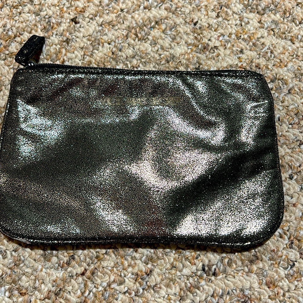 💥2/$10 Victoria’s Secret Gold Shiny zipper pouch cosmetic bag